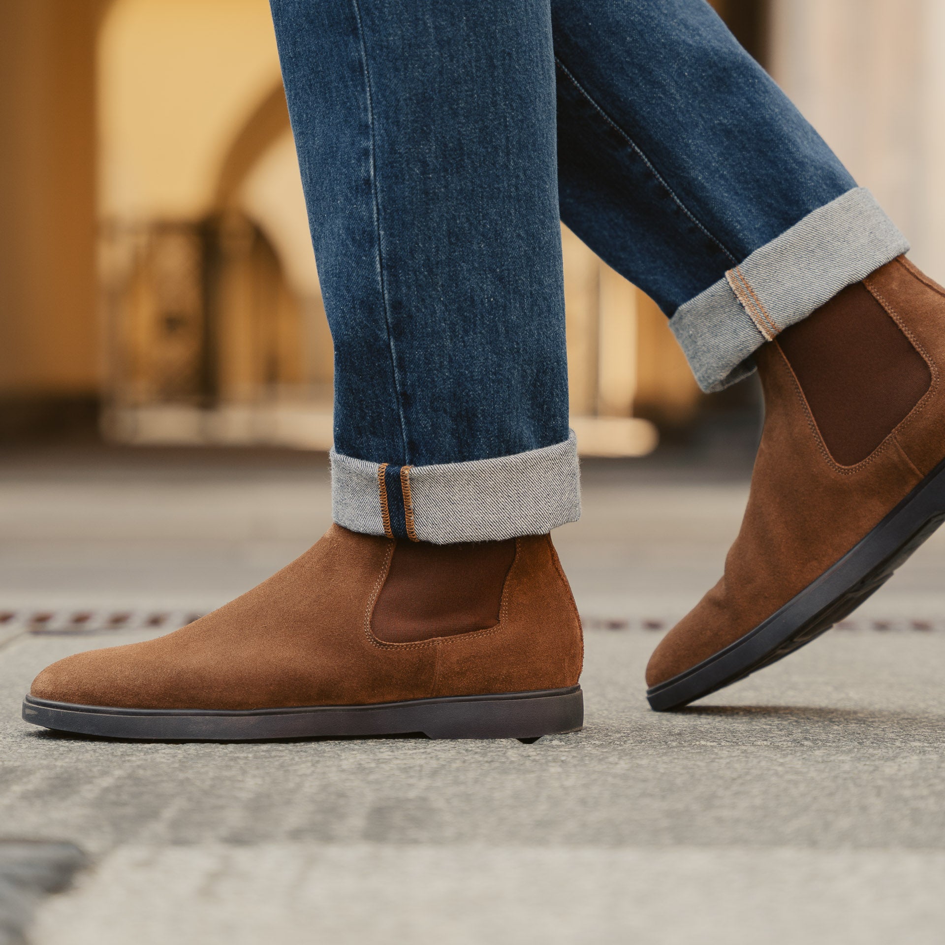 Men's tobacco Chelsea boots in suede leather | Velasca