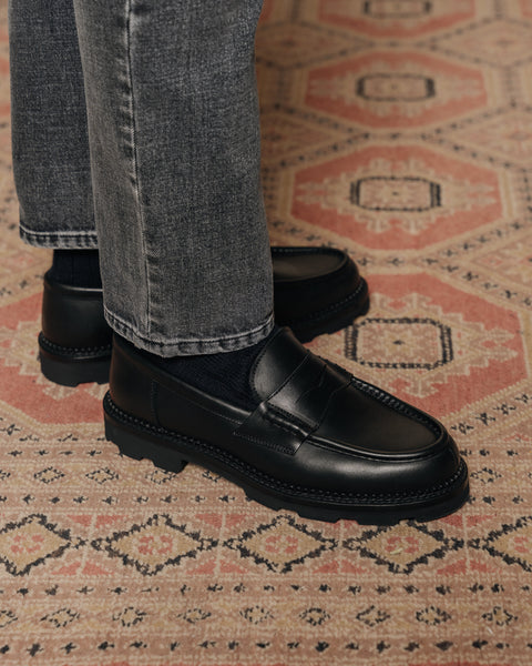 cava cava 黒レザー ローファー/ナチュラル Doucal's レザーローファー | ブラック | FARFETCH JP
