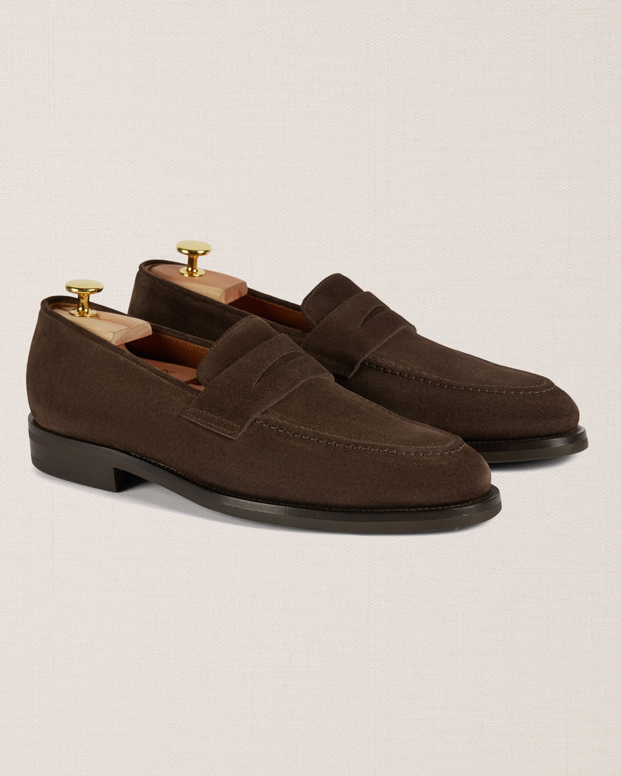 マラウィ産  リーベカイトファントムスモーキーNo1245 Brown suede leather tapered penny loafers | Velasca