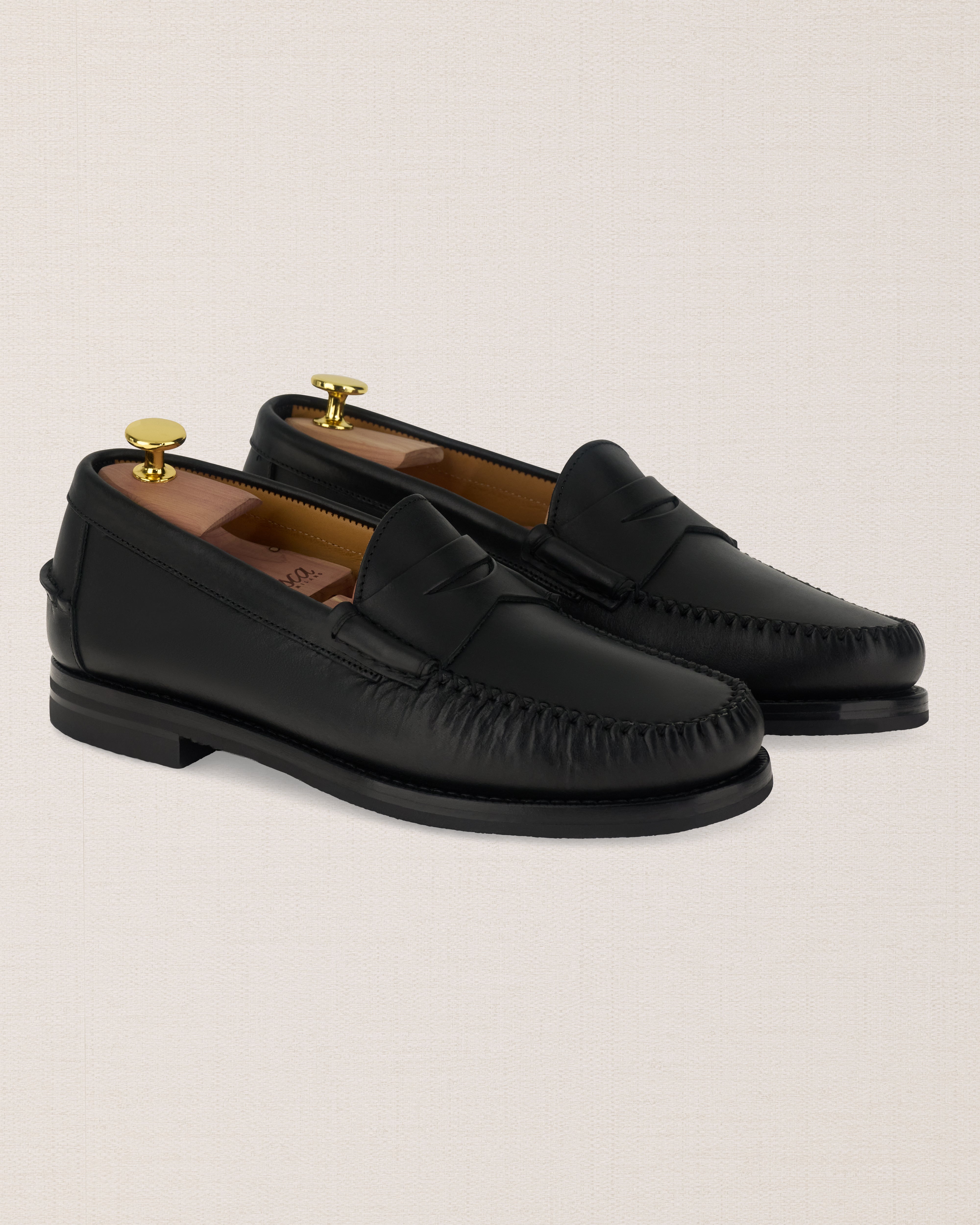 Men's handcrafted smooth black leather loafer | Velasca