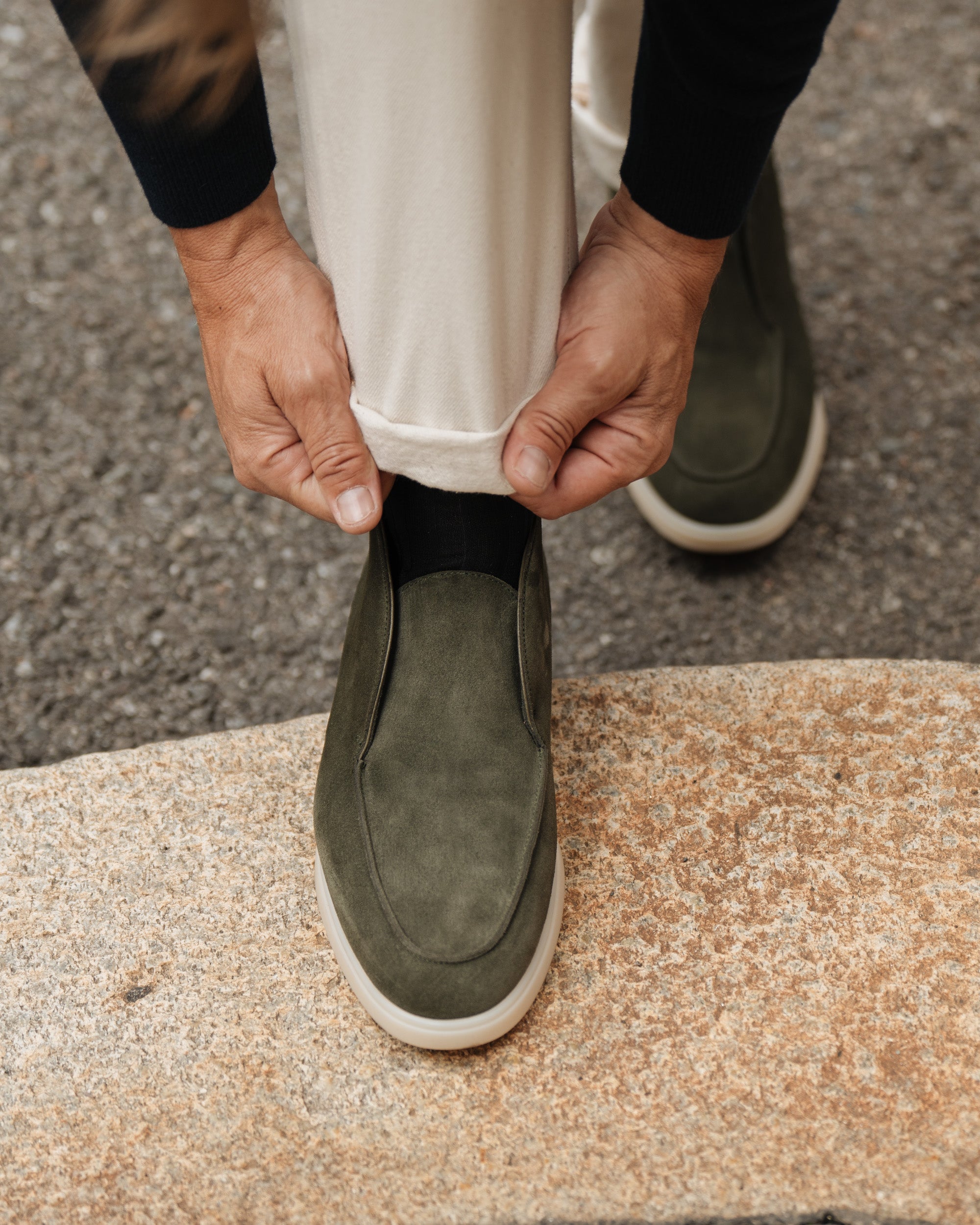 Velasca | Green laceless suede leather desert boots, handcrafted display picture 3