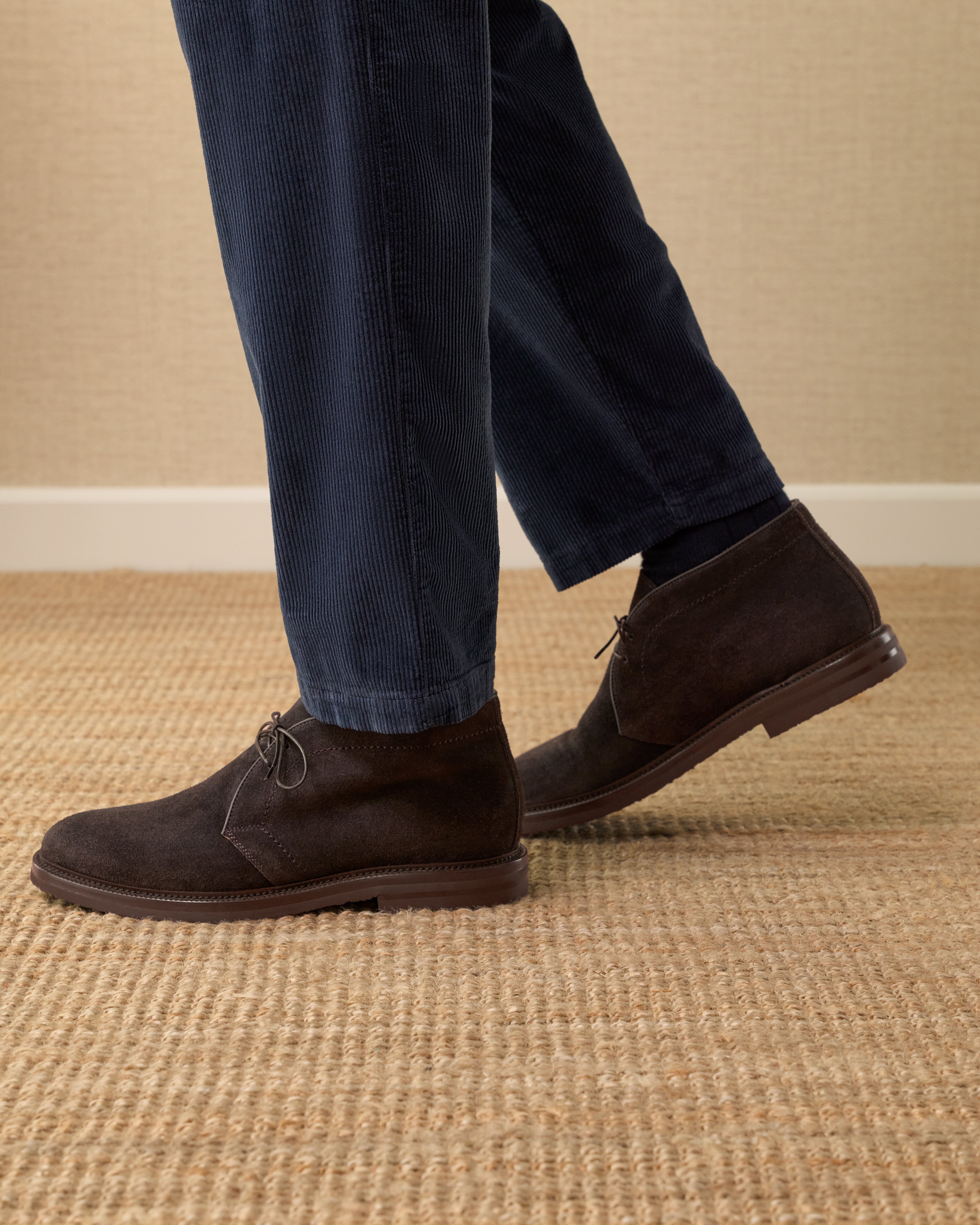 Men's dark brown suede desert boot | Velasca